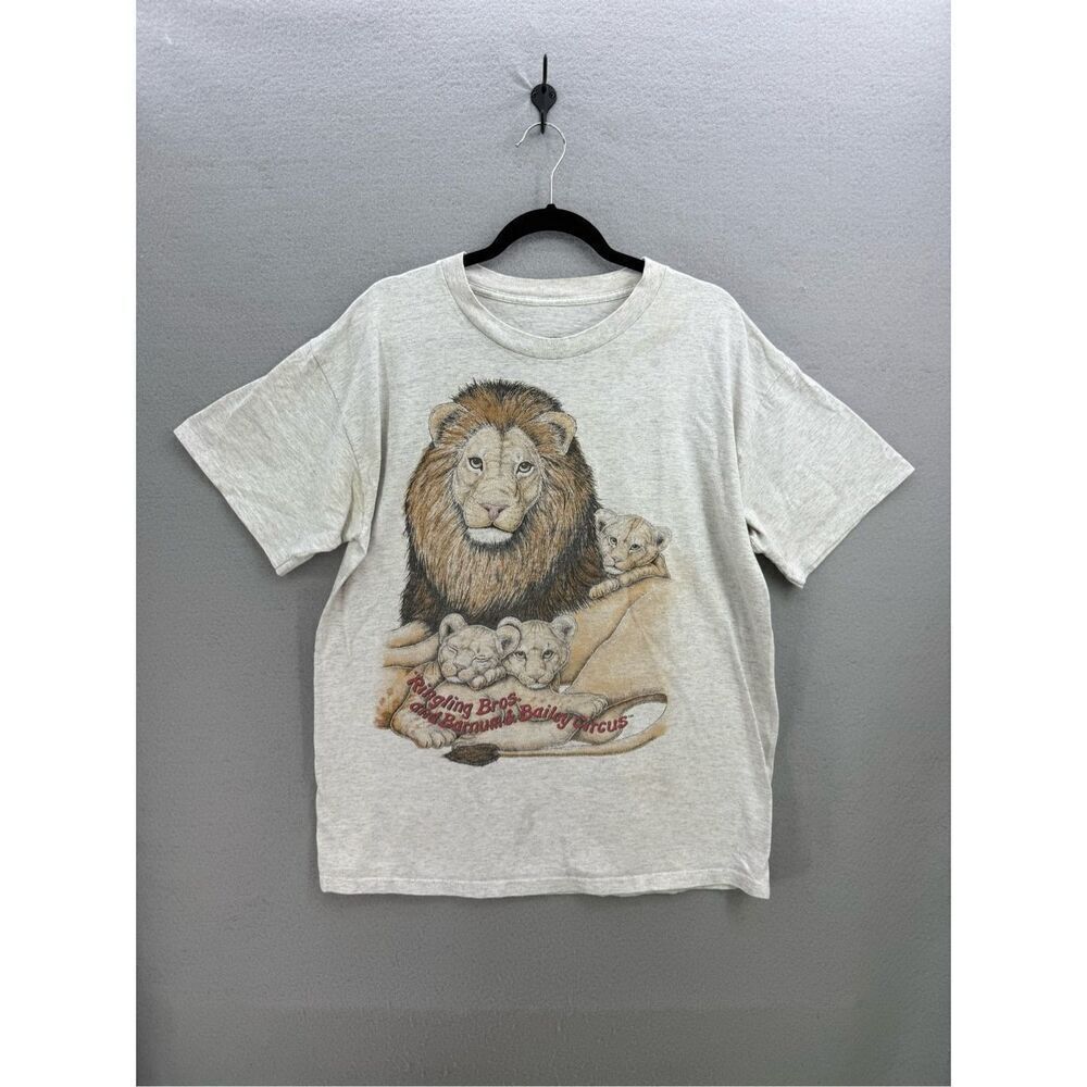 VTG Ringling Bros And Barnum & Bailey Circus Lion & Cubs T-Shirt Size L USA